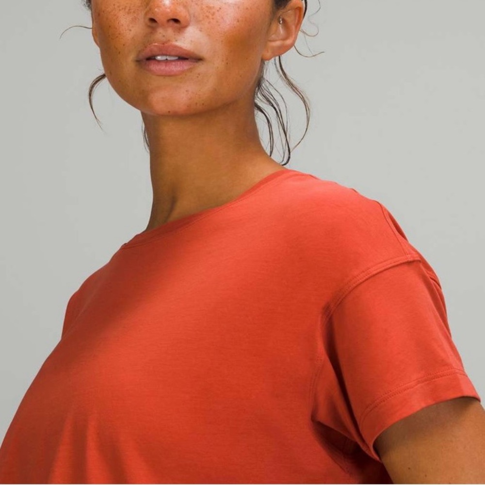 Lululemon Cates Tee - Picture 4 of 4